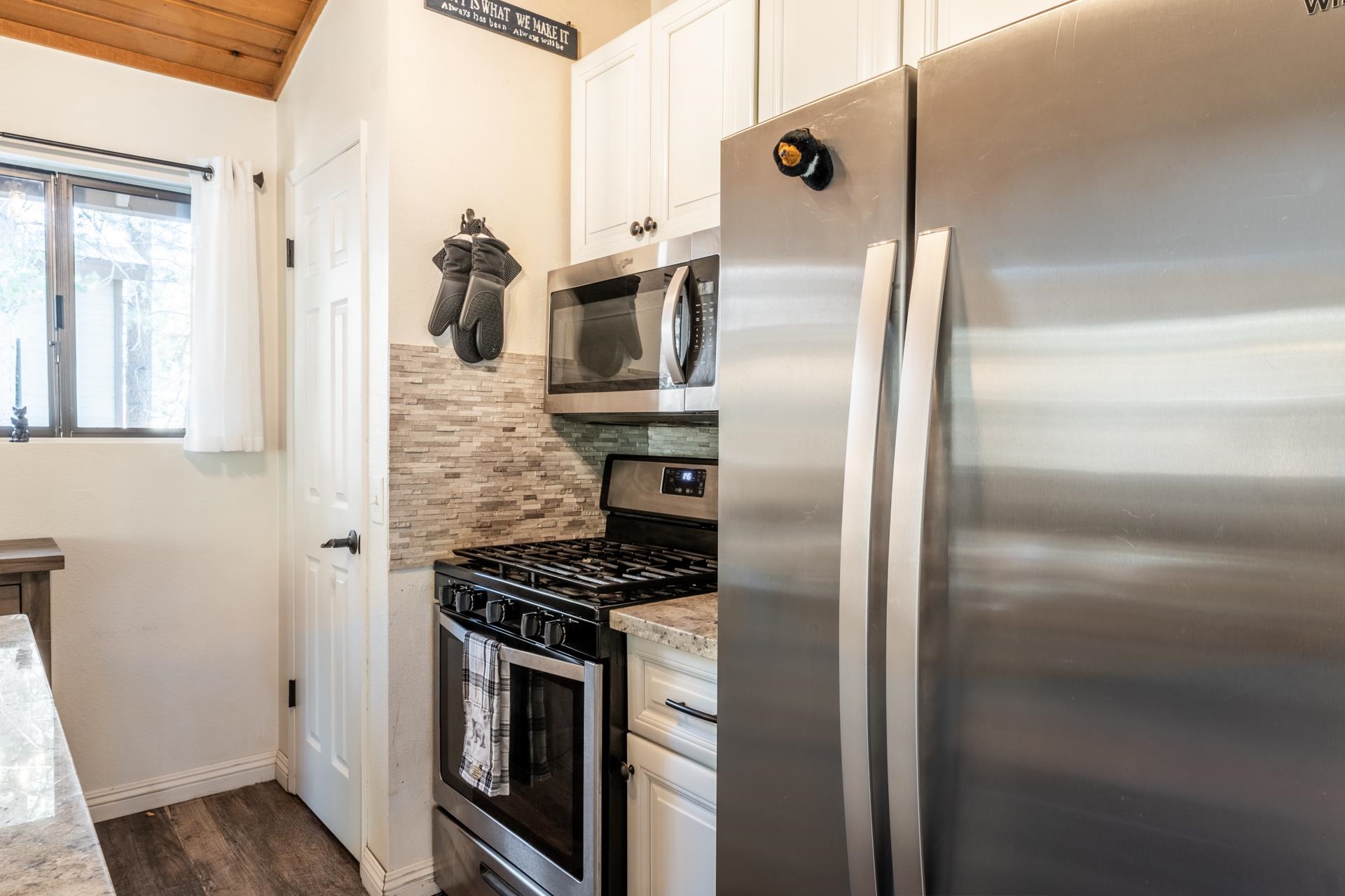 64 Pinehurst Drive Mammoth Lakes, CA 93546 - Photo 15 of 46