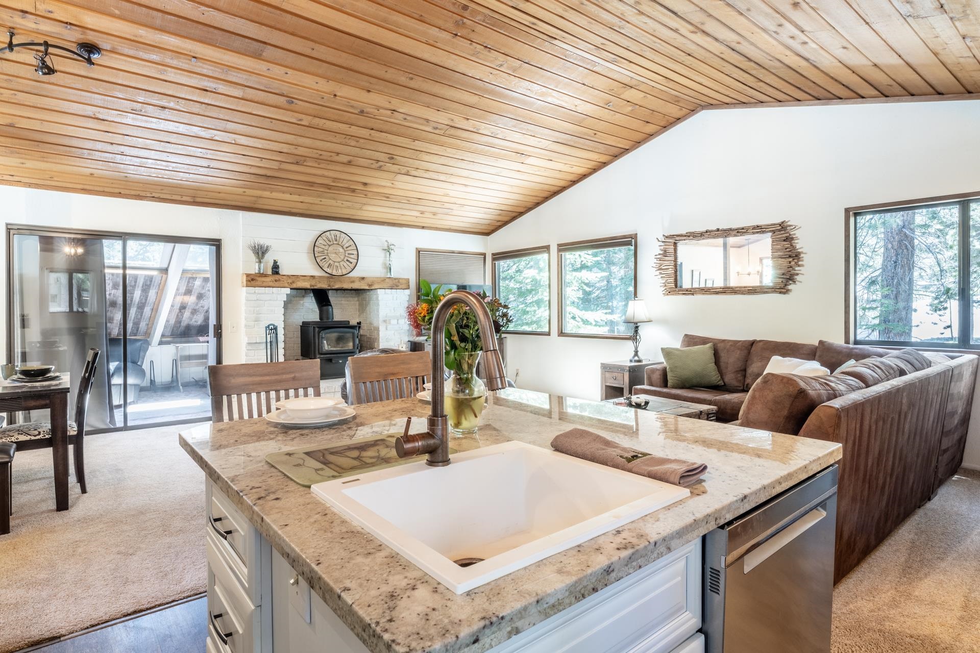 64 Pinehurst Drive Mammoth Lakes, CA 93546 - Photo 9 of 46