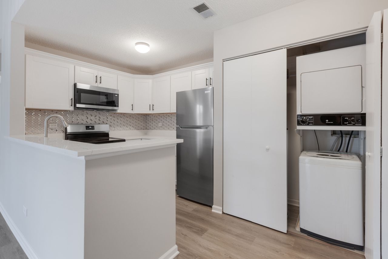 1919 North Hicks Road, Unit 209 Palatine, IL 60074 - Photo 11 of 20