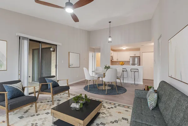 $179,000 | 1919 North Hicks Road, Unit 209, Palatine, IL 60074