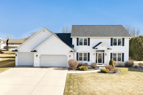 $619,900 | 2011 Whistling Swan Circle, De Pere, WI 54115