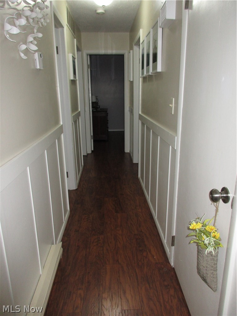 5010 Braun Road Belpre, OH 45714 - Photo 13 of 24 Hallway