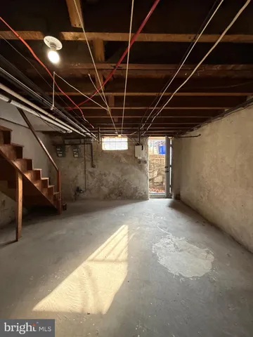 a view of room with refrigerator