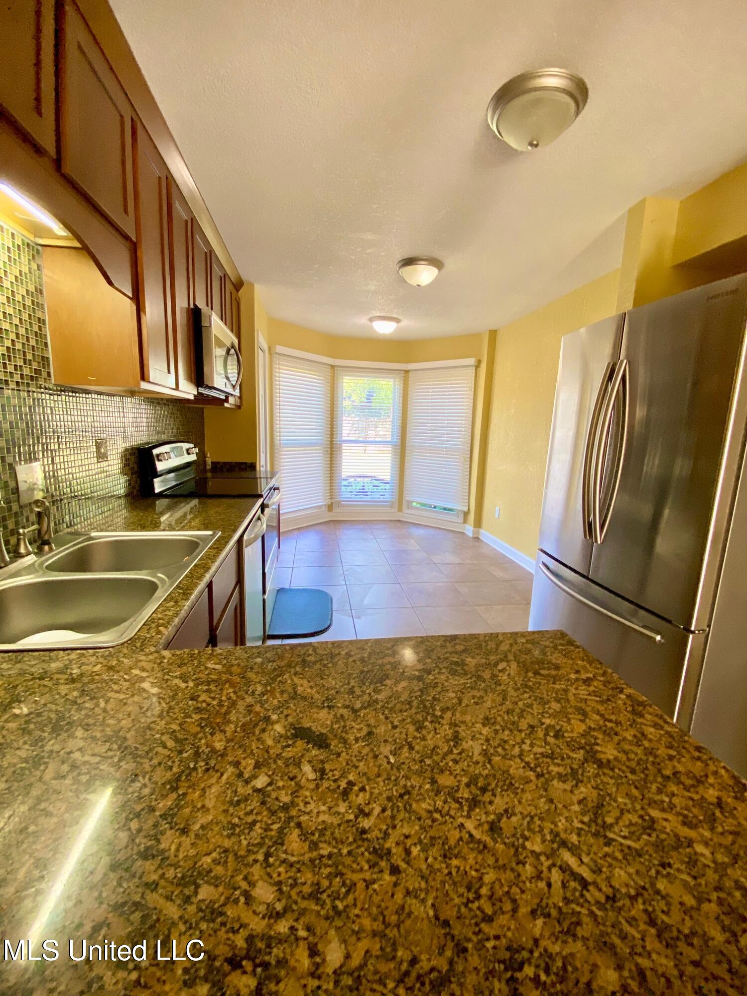 928 Courthouse Road, Unit 39 Gulfport, MS 39507 - Photo 5 of 14 IMG_0909
