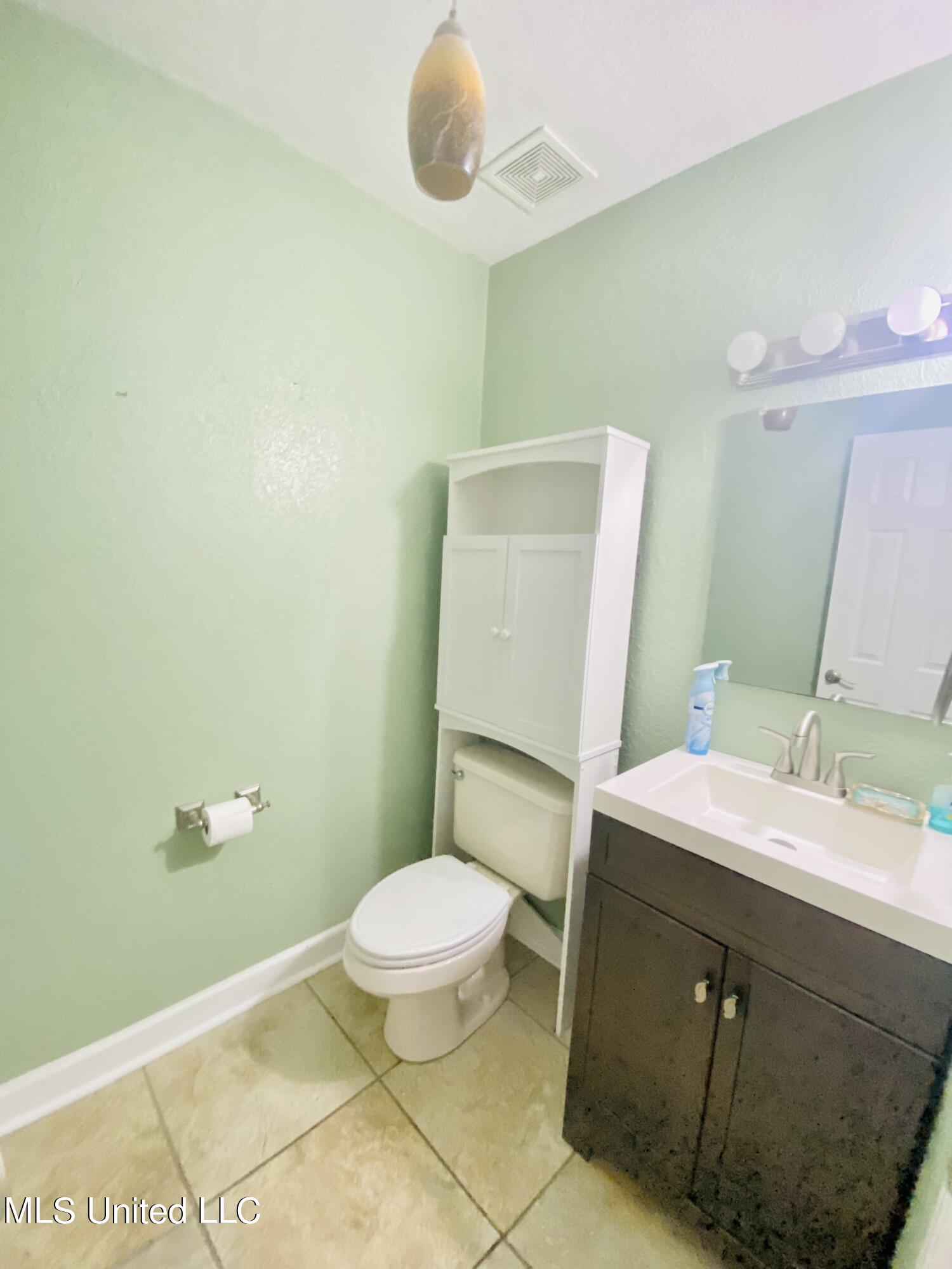 928 Courthouse Road, Unit 39 Gulfport, MS 39507 - Photo 6 of 14 53BF2CFF-E40D-45F0-ABE7-59A3166360FE
