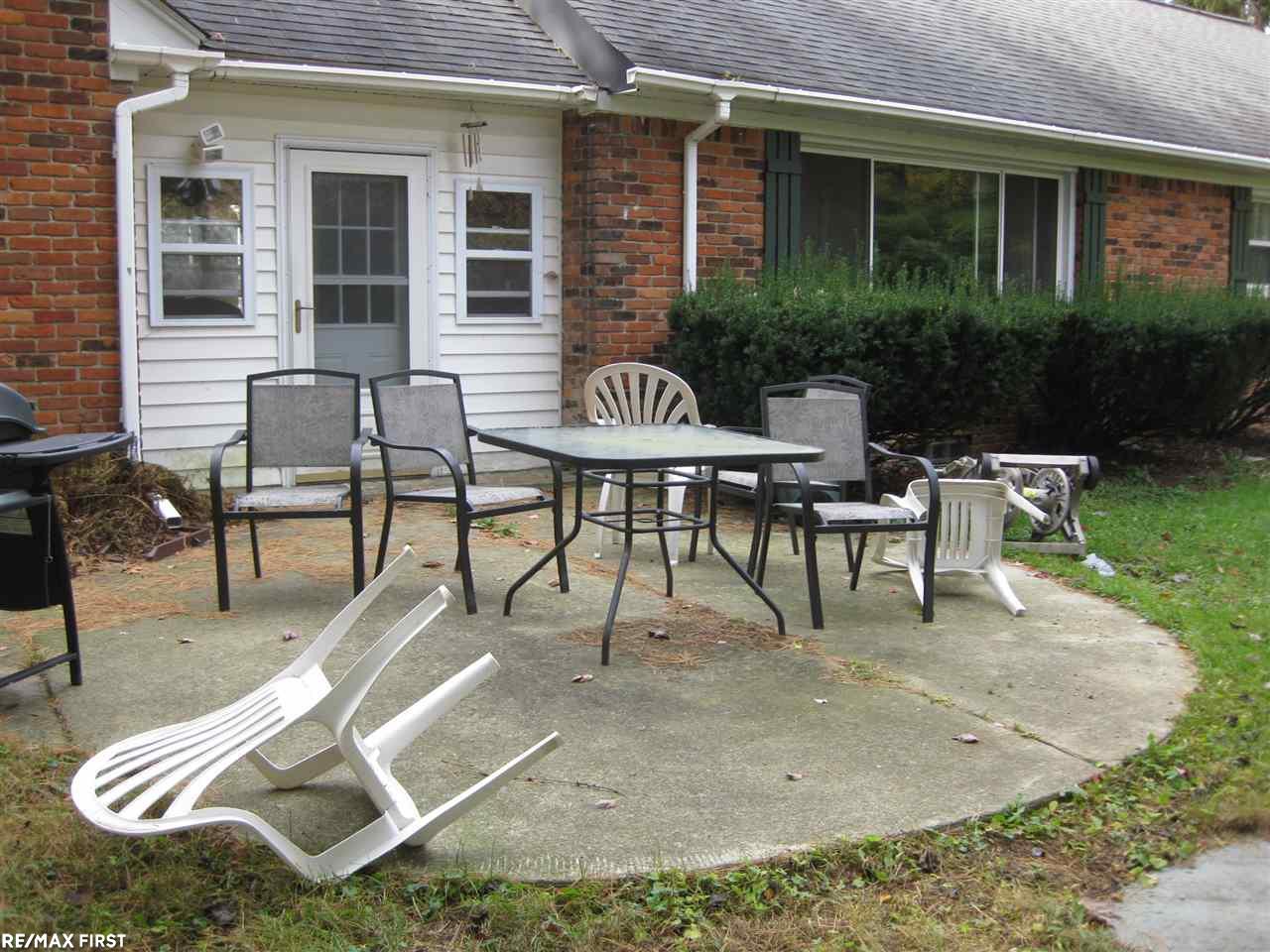 4945 Clarkston Road Clarkston, MI 48348 - Photo 6 of 30 31268276-5.JPG