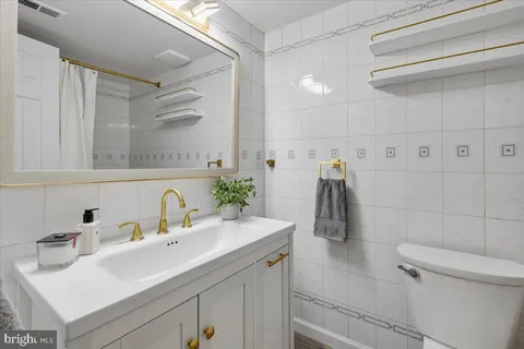 $315,000 | 5115 Crossfield Court, Unit 13, Rockville, MD 20852