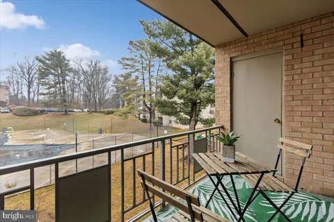 $315,000 | 5115 Crossfield Court, Unit 13, Rockville, MD 20852