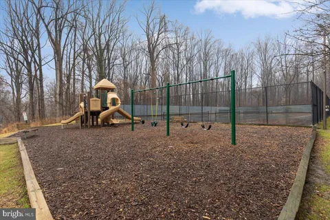 $315,000 | 5115 Crossfield Court, Unit 13, Rockville, MD 20852