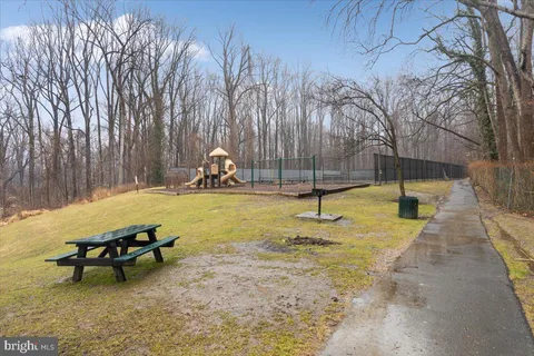 $315,000 | 5115 Crossfield Court, Unit 13, Rockville, MD 20852