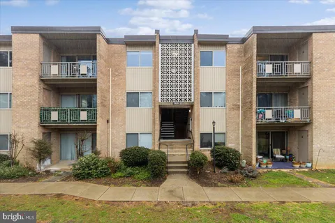 $315,000 | 5115 Crossfield Court, Unit 13, Rockville, MD 20852