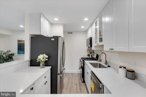 $315,000 | 5115 Crossfield Court, Unit 13, Rockville, MD 20852