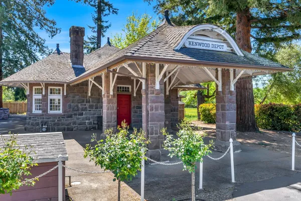 $2,100,000 | 10601 Slattery Road, Glen Ellen, CA 95442