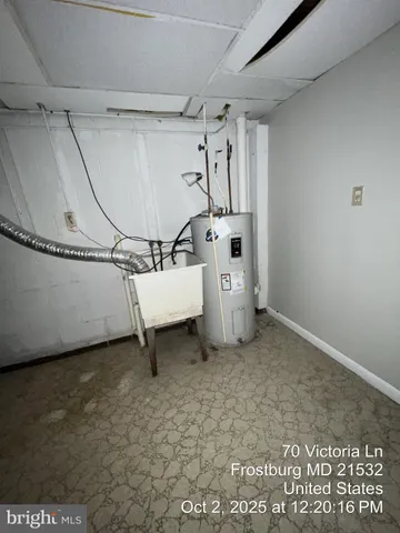 a view of house with outdoor space