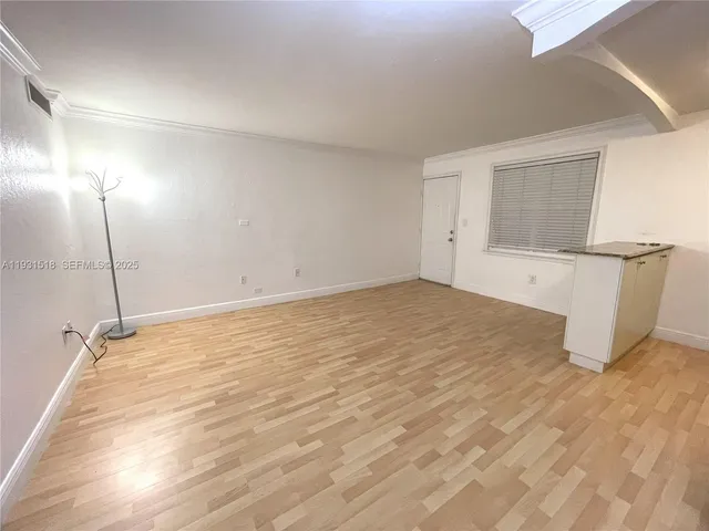 $1,950 | 3245 Virginia Street, Unit 39, Miami, FL 33133