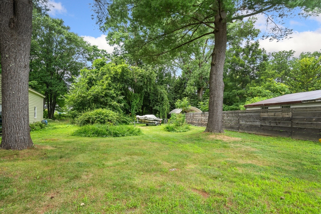 155 Riverside Drive Northampton, MA 01062 - Photo 4 of 30