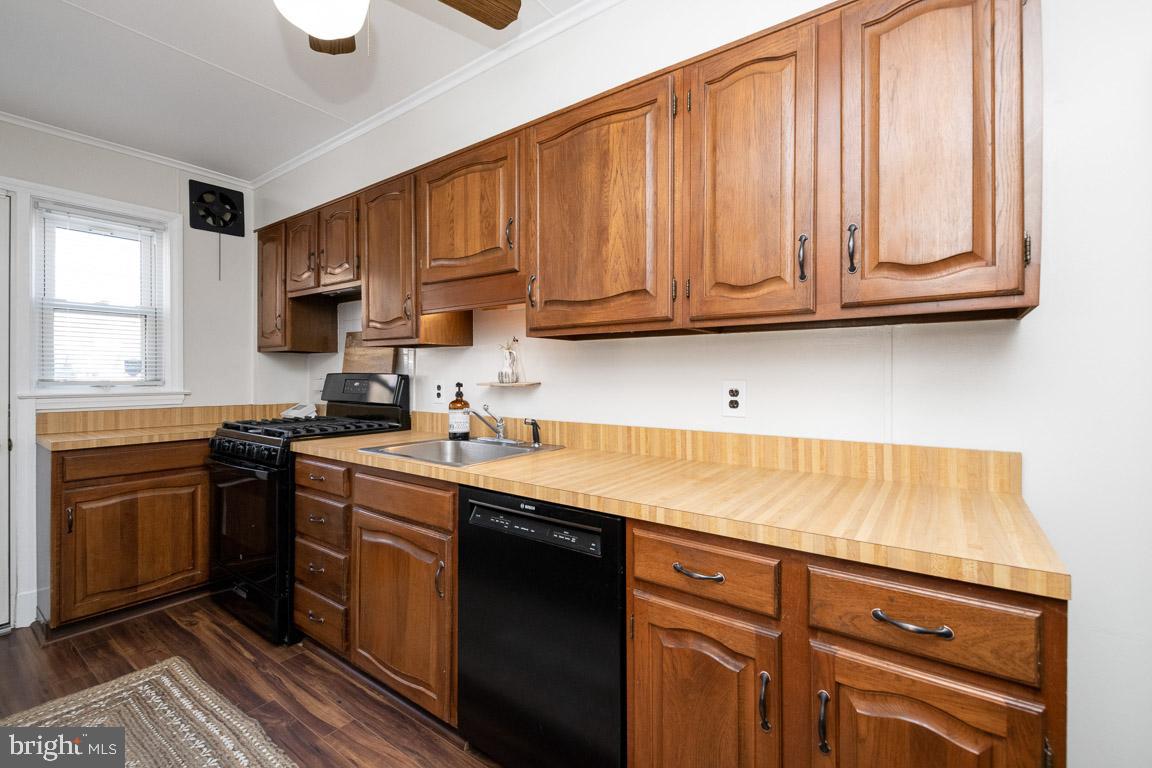 1600 Hardwick Road Towson, MD 21286 - Photo 12 of 34 Kitchen with plenty of cabinet space