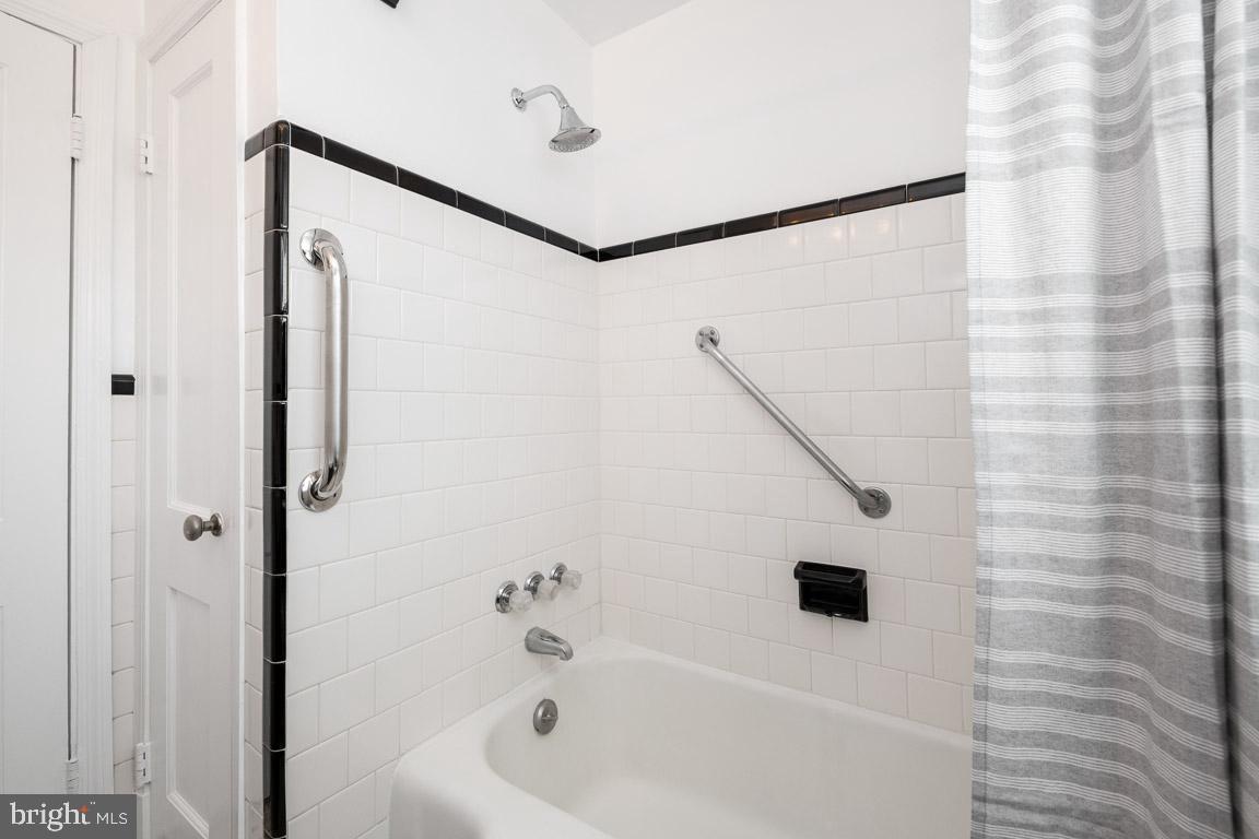 1600 Hardwick Road Towson, MD 21286 - Photo 20 of 34 Ceramic tile tub and shower