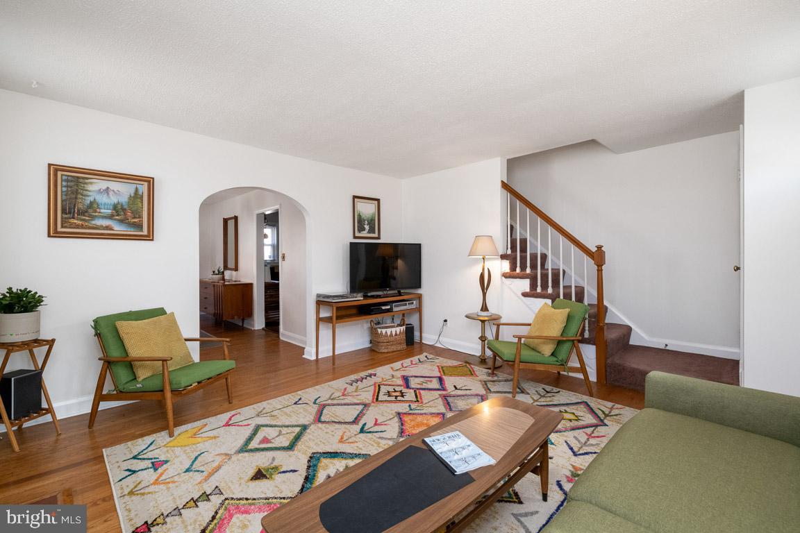 1600 Hardwick Road Towson, MD 21286 - Photo 6 of 34 Living room with wood flooring