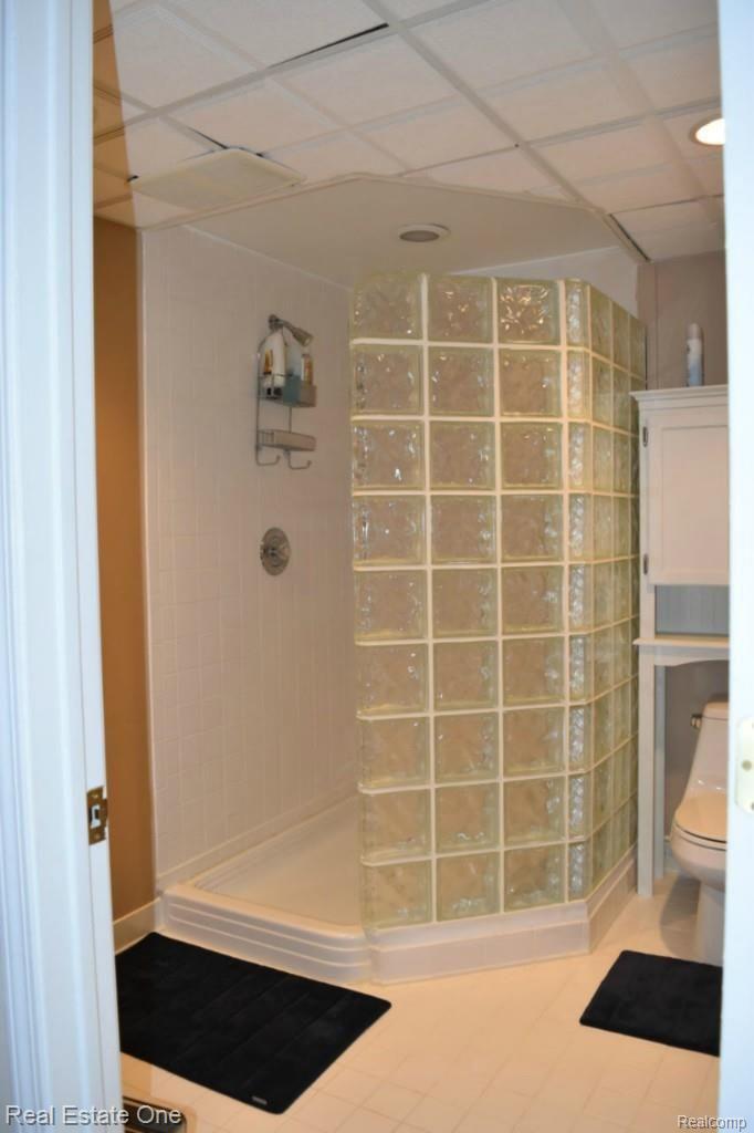 3374 Henley Court Rochester, MI 48309 - Photo 24 of 33 Full bathroom in basement