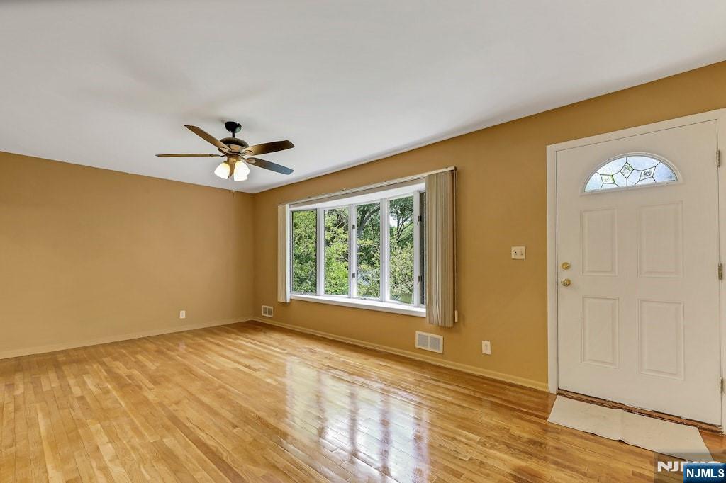 36 Benton Road Paramus, NJ 07652 - Photo 5 of 27