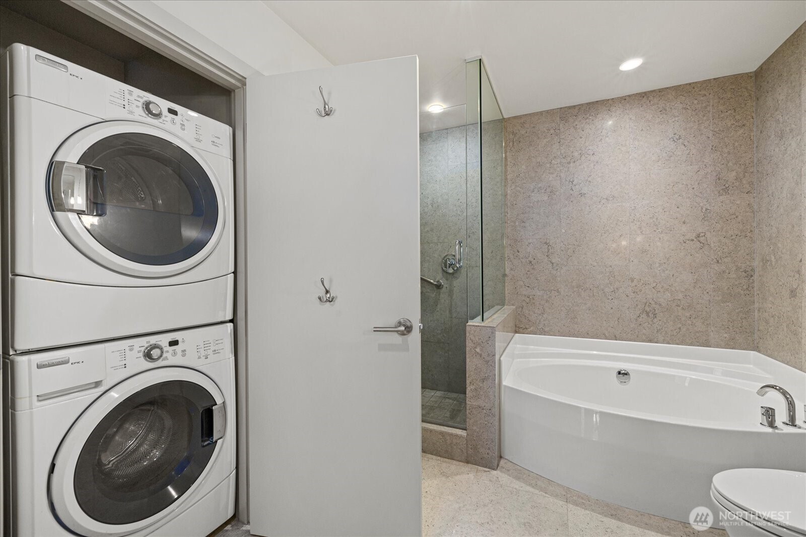 737 Olive Way, Unit 1903 Seattle, WA 98101 - Photo 30 of 40