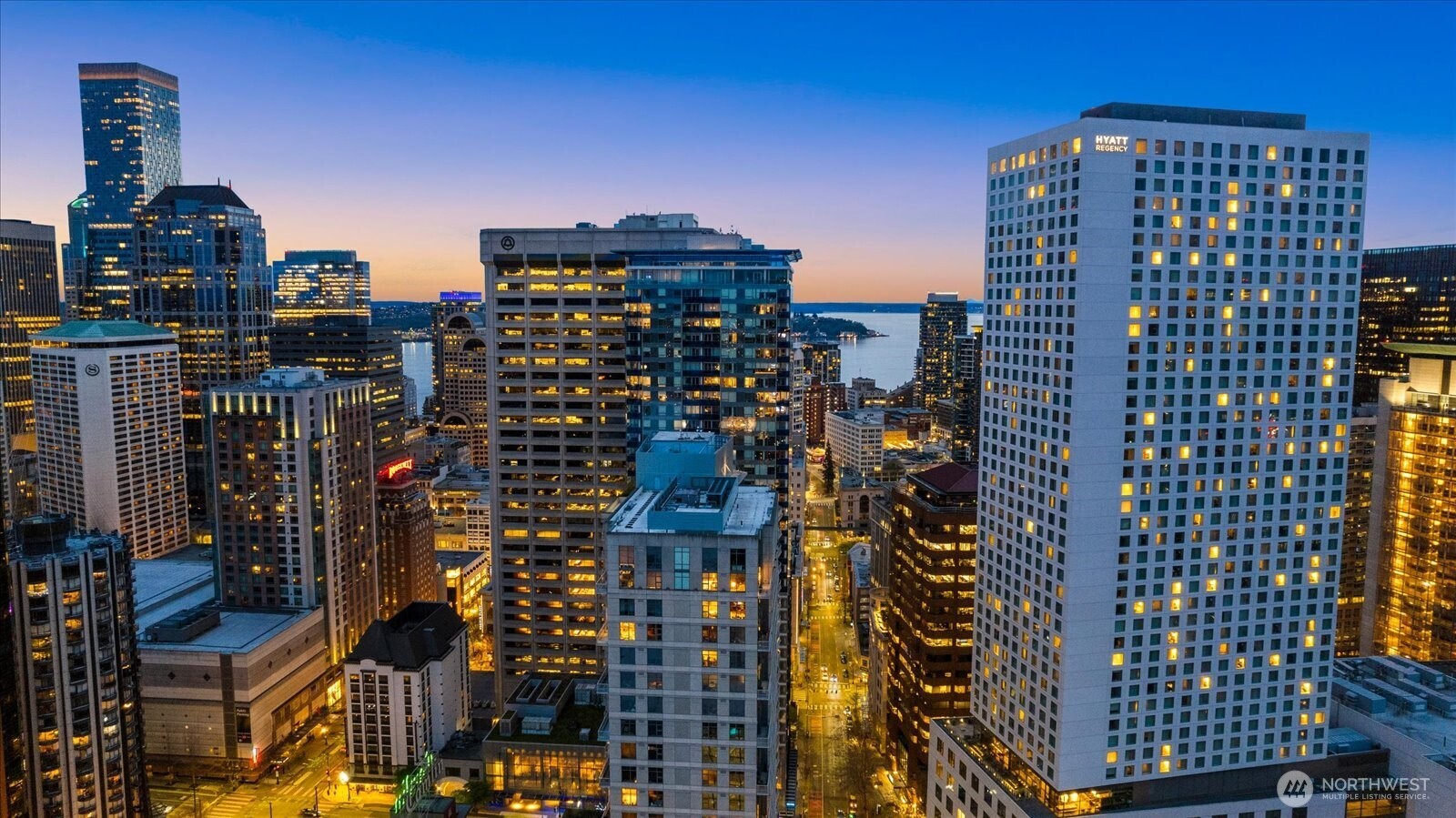 737 Olive Way, Unit 1903 Seattle, WA 98101 - Photo 37 of 40