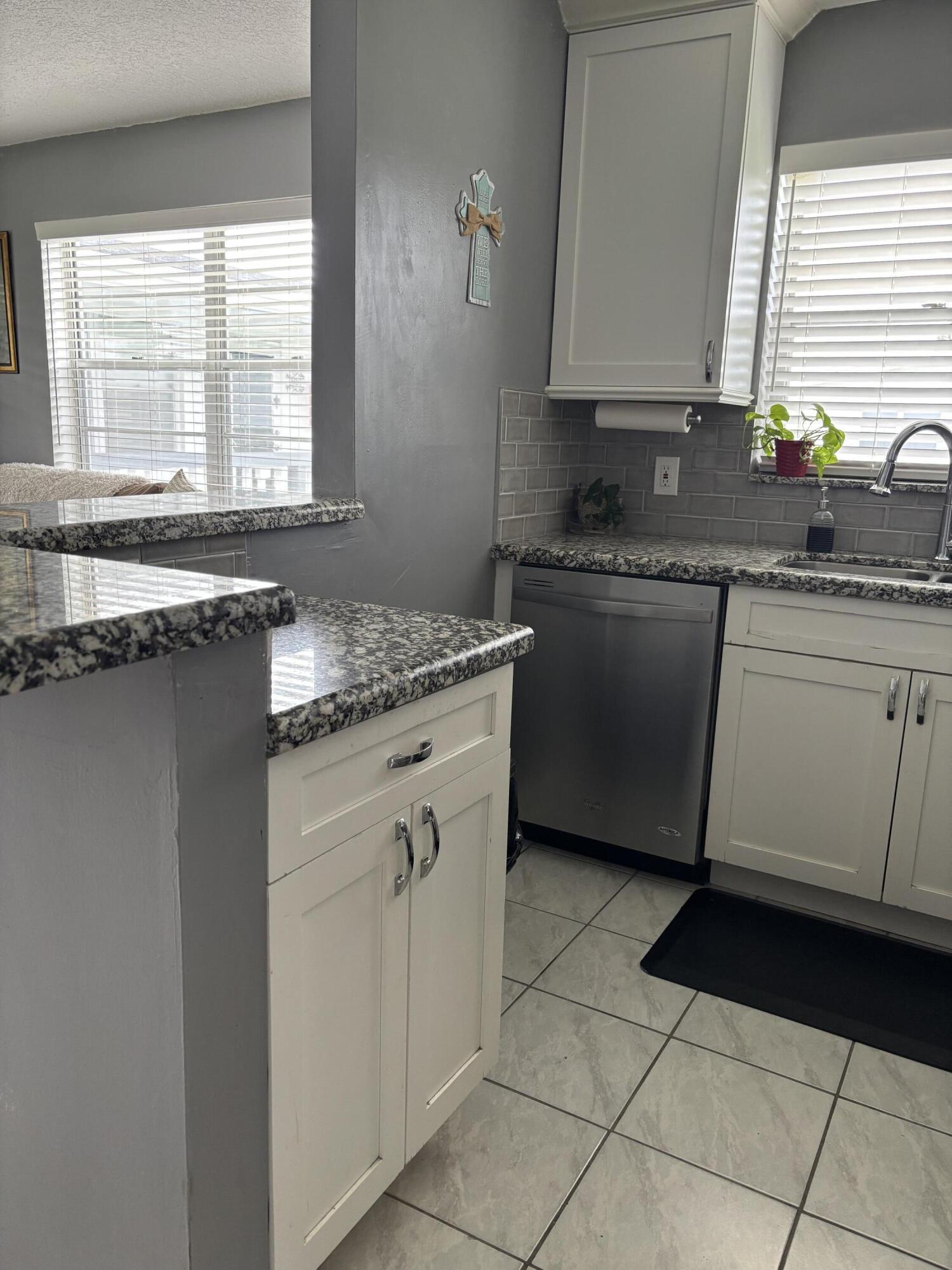 287 Camden L, Unit 287 West Palm Beach, FL 33417 - Photo 10 of 18 KITCHEN..