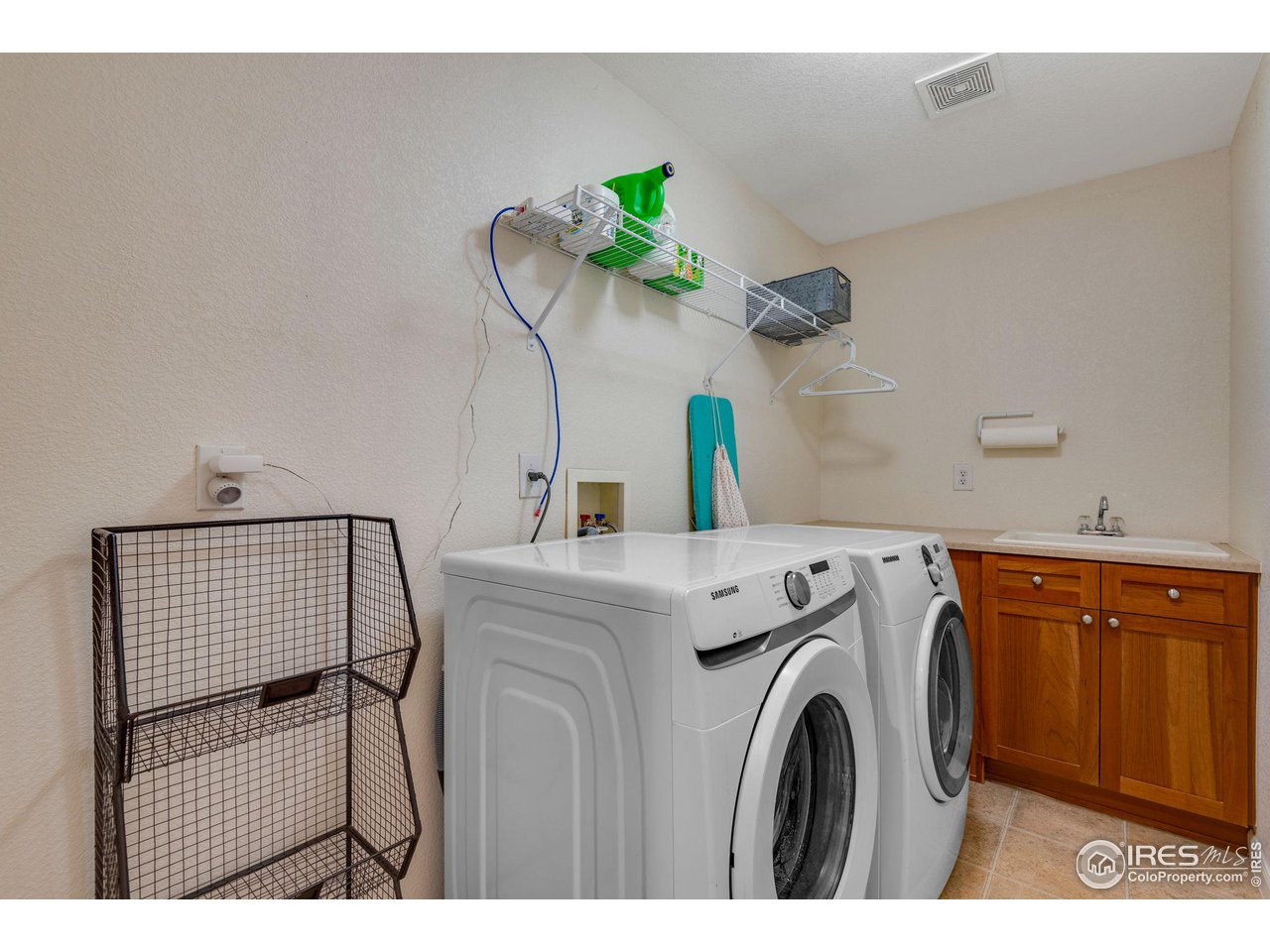 4115 Frederick Circle Longmont, CO 80503 - Photo 32 of 39 a utility room with dryer and washer