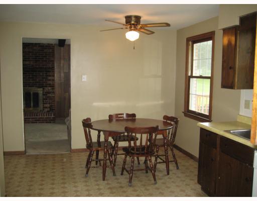 365 Sunset Road Pittsburgh, PA 15237 - Photo 3 of 8 Kitchen.