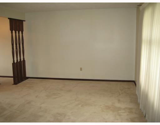 365 Sunset Road Pittsburgh, PA 15237 - Photo 4 of 8 Living Room.