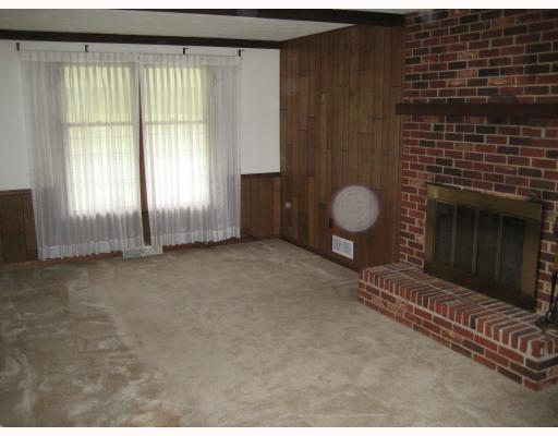 365 Sunset Road Pittsburgh, PA 15237 - Photo 6 of 8 Den/Family/Great Room.