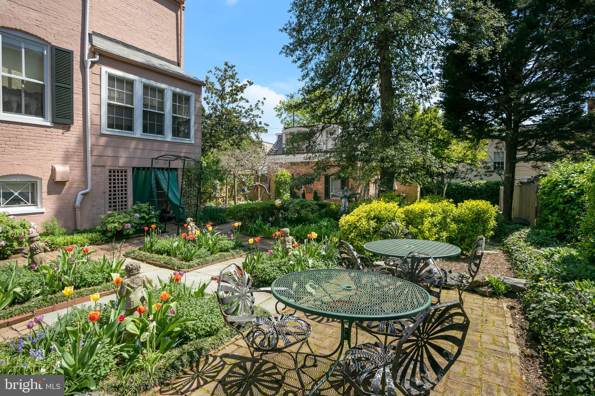 3114 R Street Northwest Washington, DC 20007 - Photo 11 of 17 Terrace and Garden