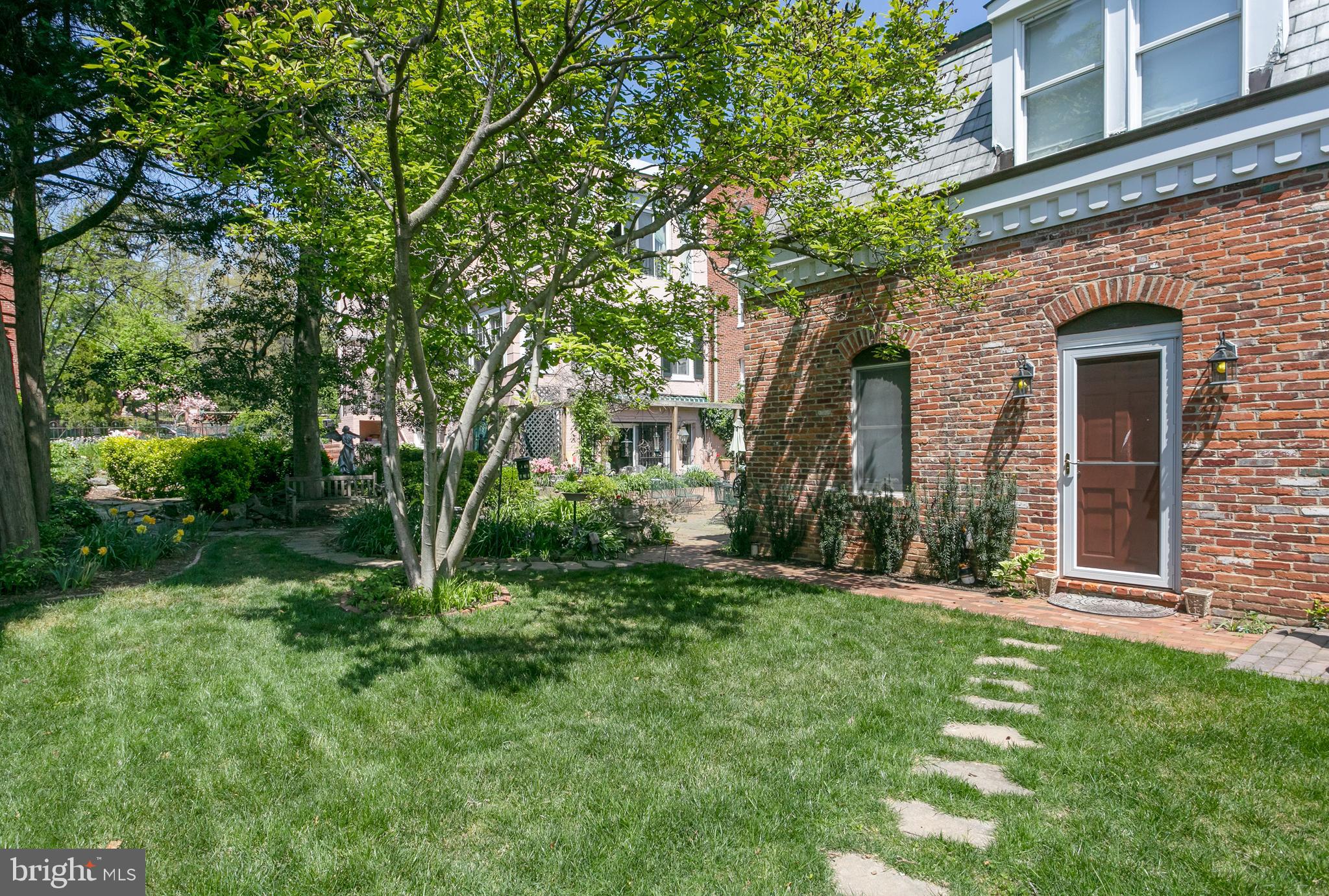 3114 R Street Northwest Washington, DC 20007 - Photo 14 of 17 Yard