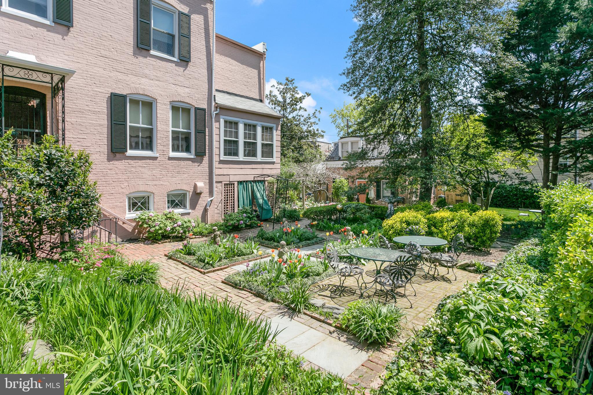 3114 R Street Northwest Washington, DC 20007 - Photo 10 of 17 Terrace and Garden