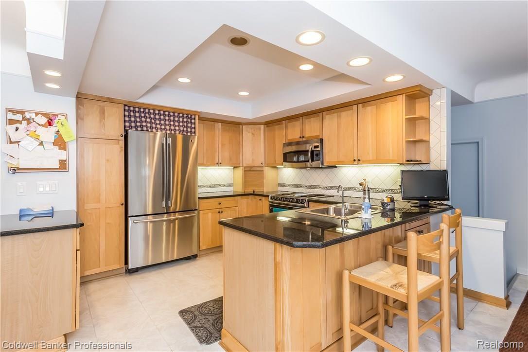 2175 Wayward Drive Rochester, MI 48309 - Photo 10 of 33 014-Kitchen__2-5339186-large.jpg