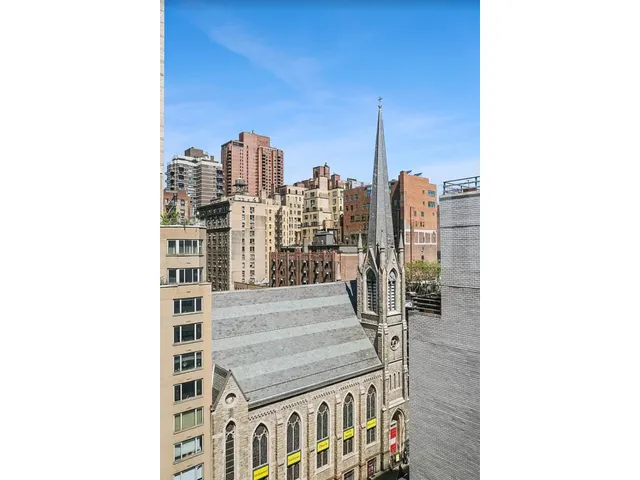 $680,000 | 153 East 87th Street, Unit 10C | Upper East Side