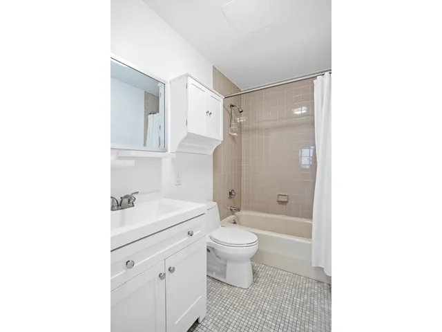 $680,000 | 153 East 87th Street, Unit 10C | Upper East Side