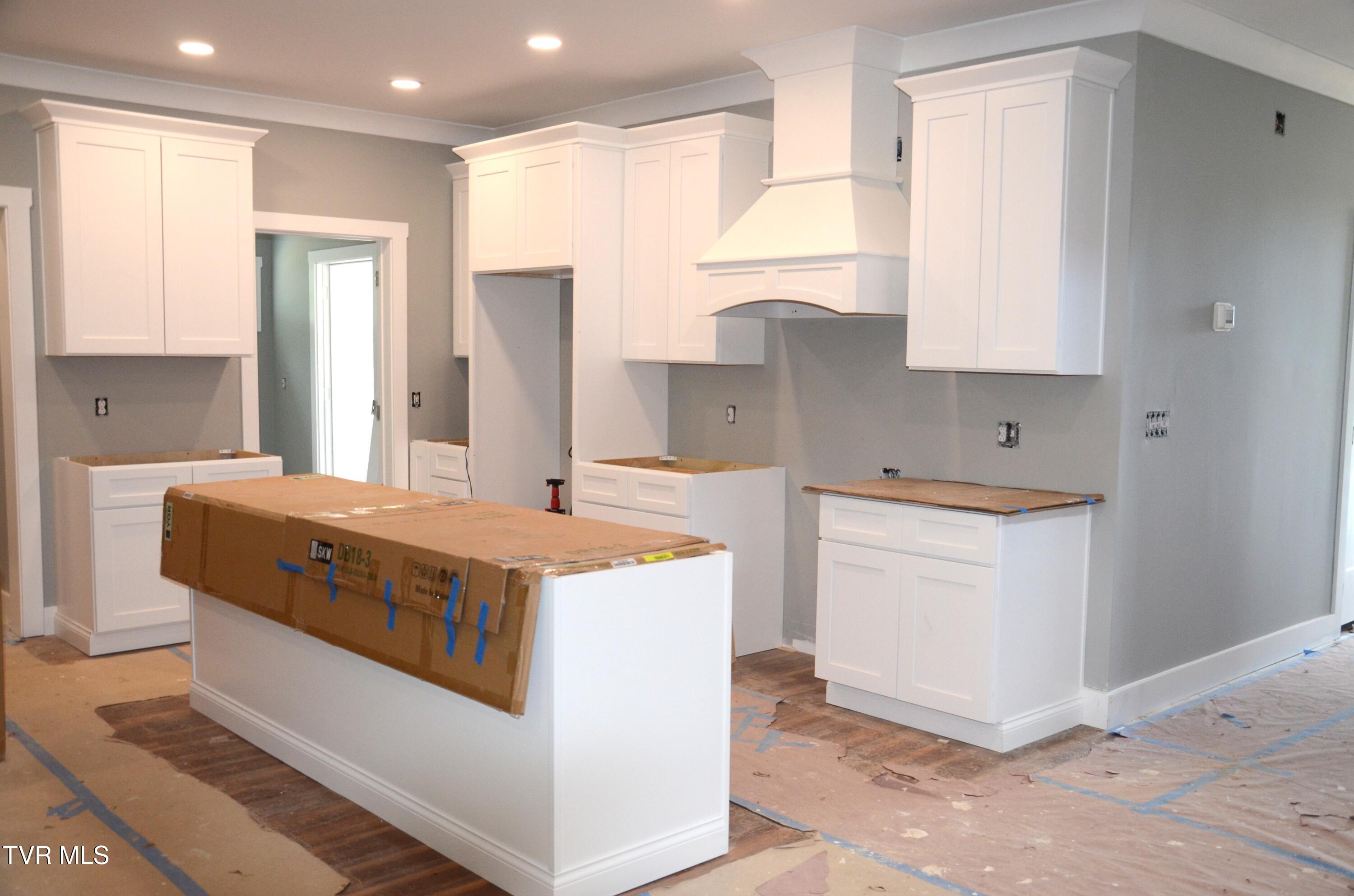 2350 Edinburgh Channel Road Kingsport, TN 37664 - Photo 9 of 24 DSC_0732
