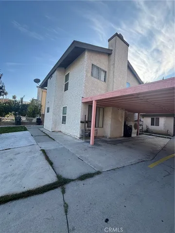 a view of a house with a yard and garage