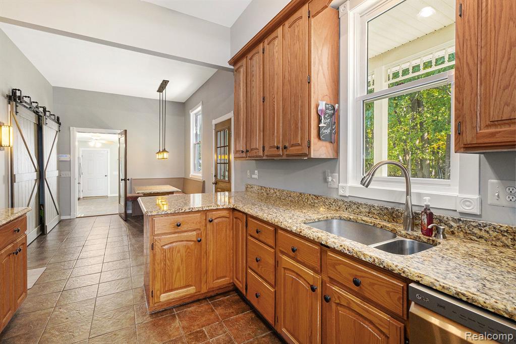 13255 Rohn Road Fenton, MI 48430 - Photo 12 of 39