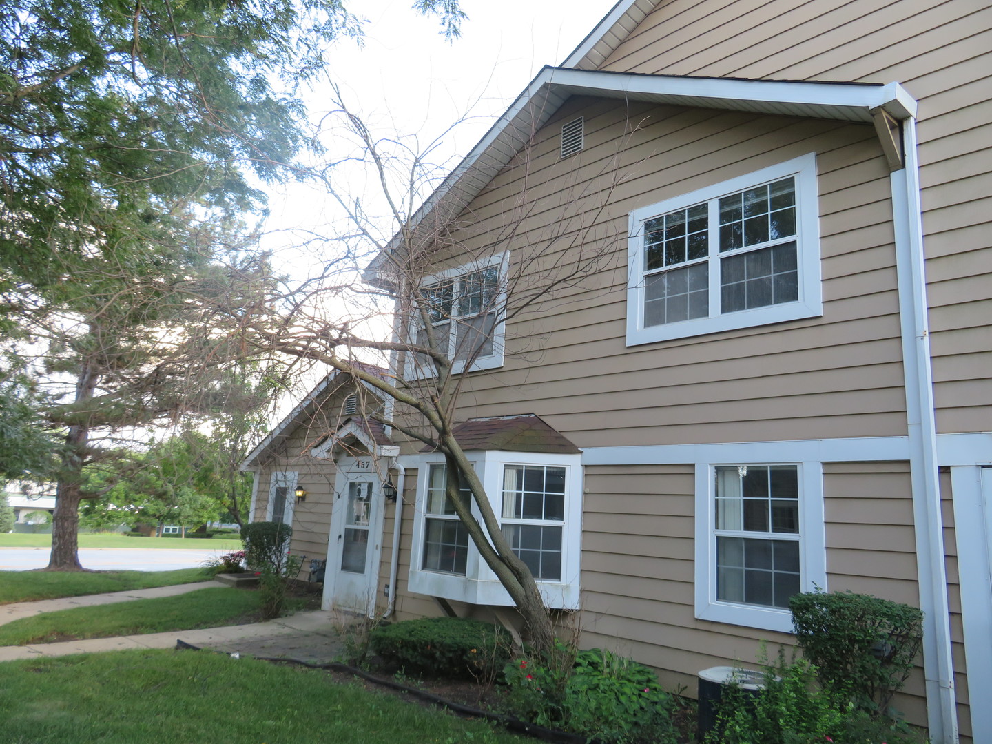457 North Cambridge Drive, Unit 457 Palatine, IL 60067 - Photo 28 of 31 a house that has a backyard