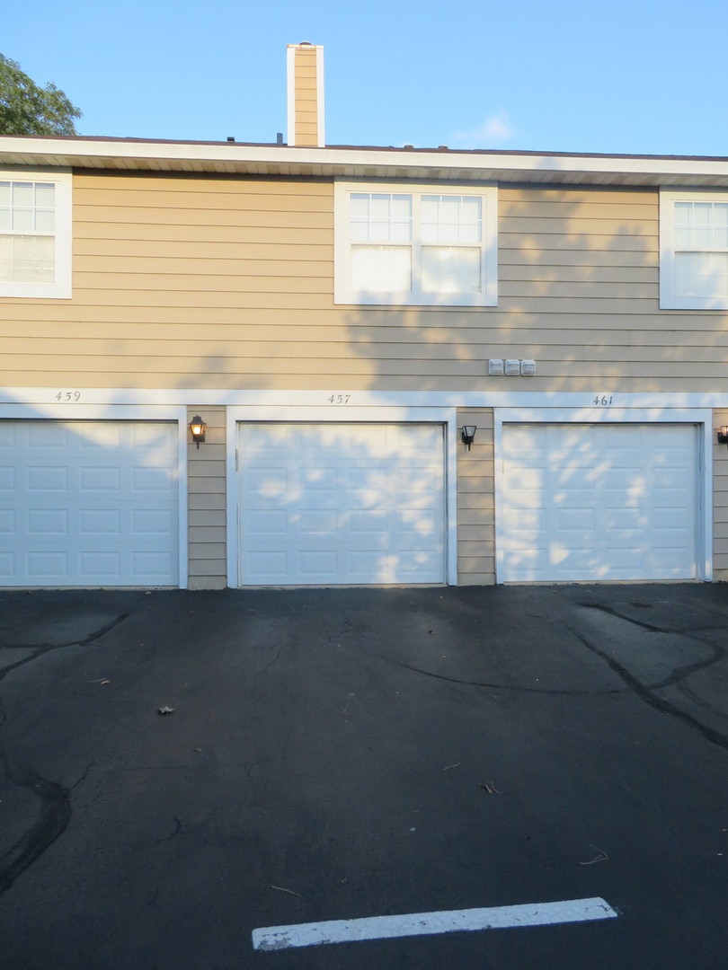 457 North Cambridge Drive, Unit 457 Palatine, IL 60067 - Photo 29 of 31 a close view of sink