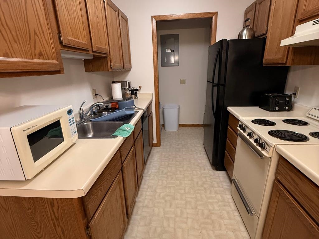1320 Lincoln Avenue Prairie du Sac, WI 53578 - Photo 6 of 24