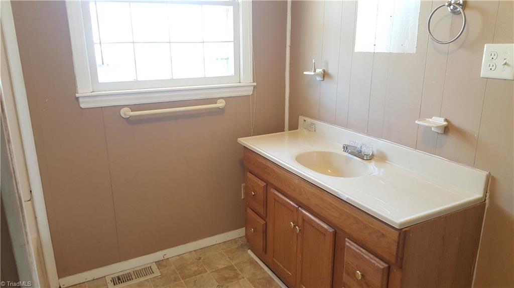 6538 Turnpike Road High Point, NC 27263 - Photo 8 of 18