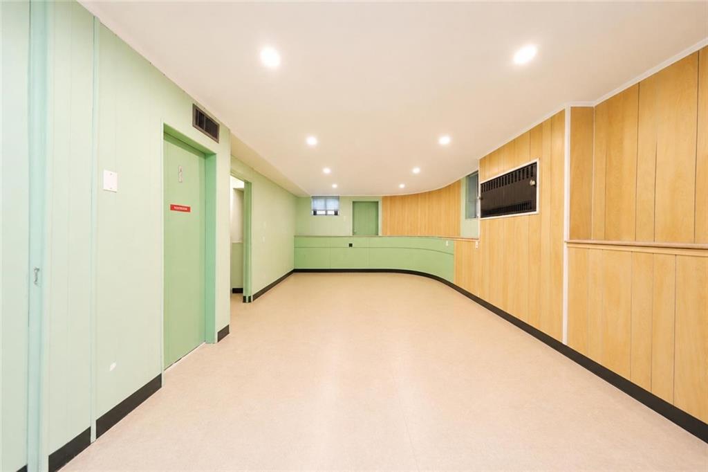 1 Bay Ridge Parkway Brooklyn, NY 11209 - Photo 26 of 38 a view of an empty room