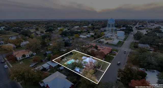 $358,000 | 805 20th Street, Hondo, TX 78861