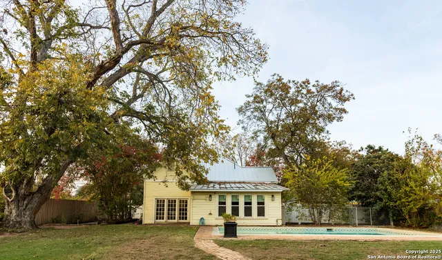 $358,000 | 805 20th Street, Hondo, TX 78861