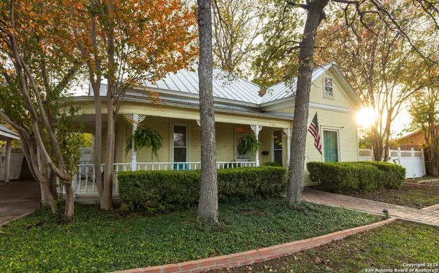 $358,000 | 805 20th Street, Hondo, TX 78861