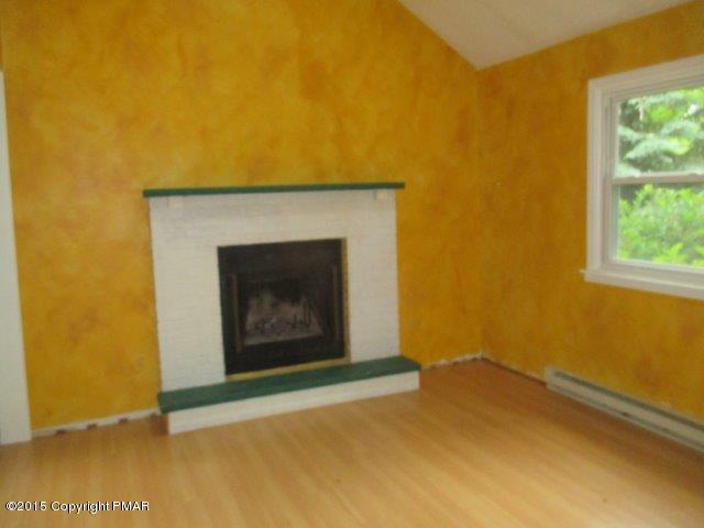 718 Edgewood Road Tobyhanna, PA 18466 - Photo 3 of 13 LIVING ROOM 2